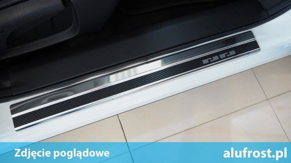 Prahové lišty Toyota Hilux 2015- (carbonová fólie)