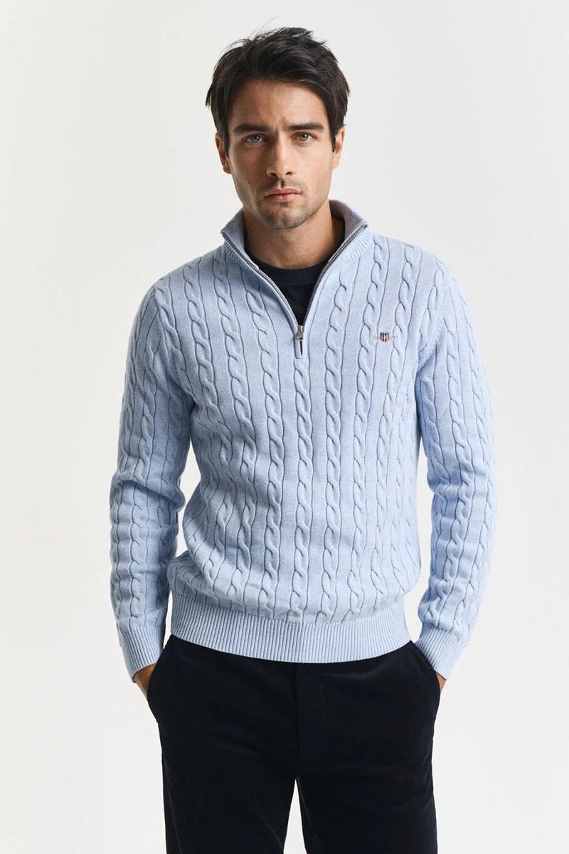 SVETR GANT COTTON CABLE HALF ZIP ICE BLUE MELANGE